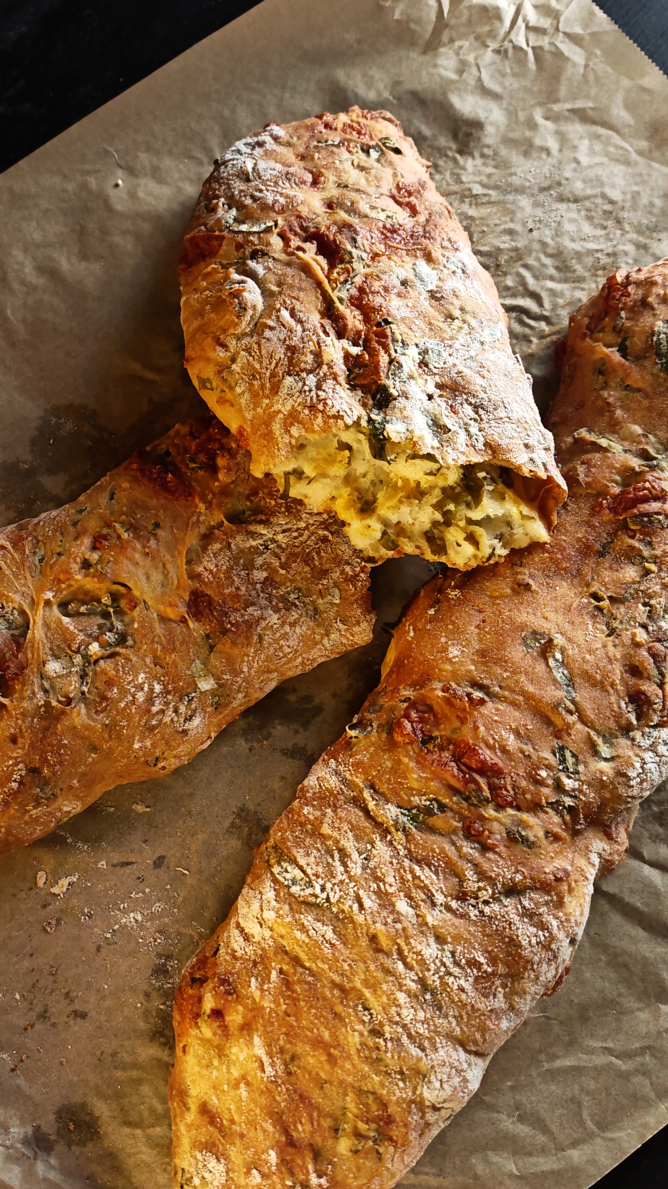 Baghete cu leurdă și brânză cheddar - Rețeta gustoasă de pâine de casă