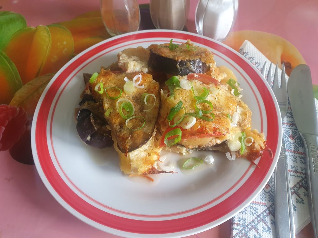 Gratin de vinete cu cartofi si cascaval – savuros si simplu de facut.